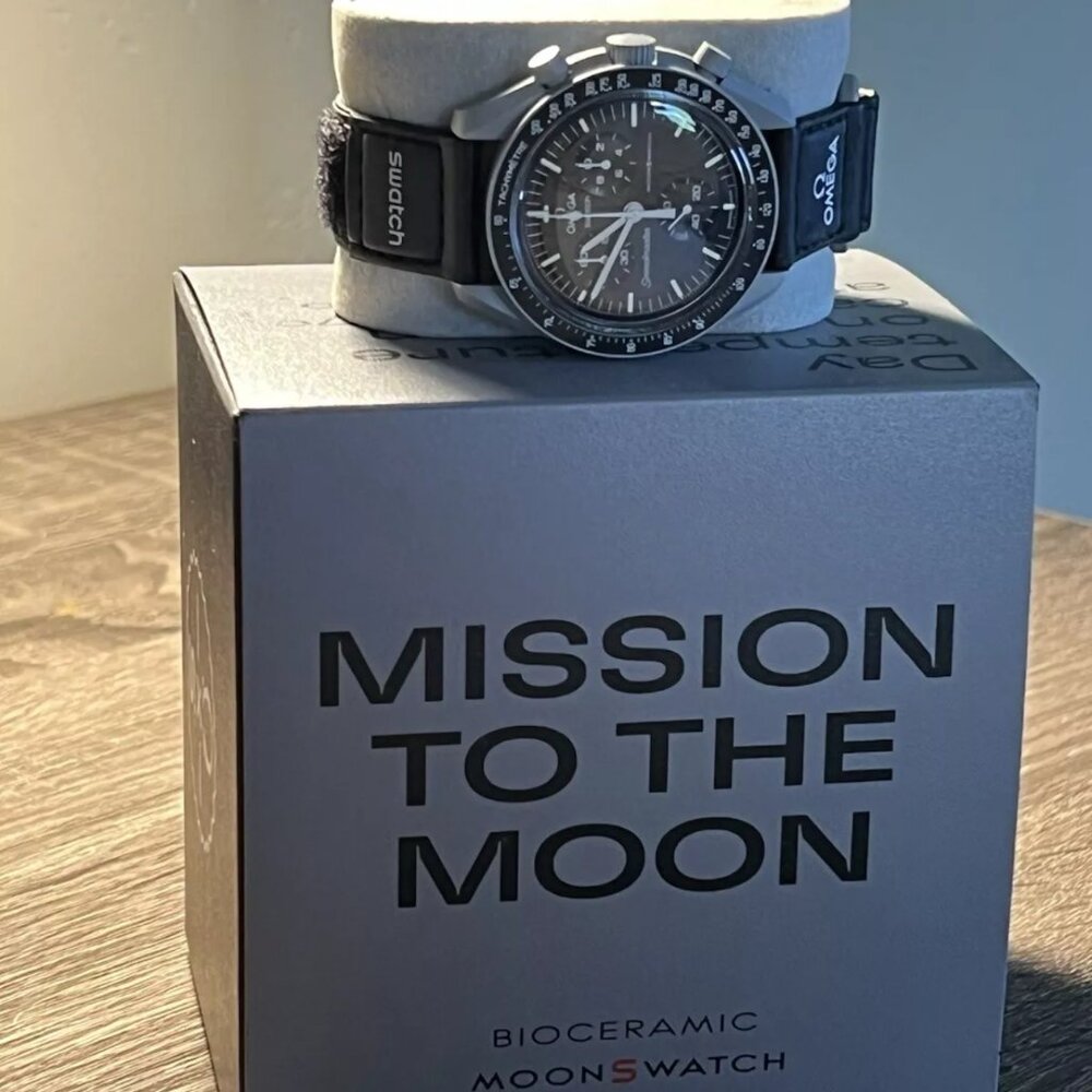 Authentic OMEGA X SWATCH Bioceramic MoonSwatch Mission to Moon SO33M100 Full Set - Picture 11 of 12
